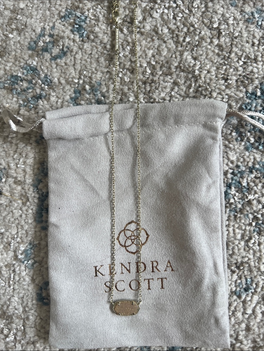 Kendra Scott Elisa Gold Pendant Necklace in Iridescent Drusy
